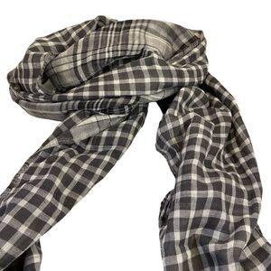 #6234 Black white and gray scarf lighweight 13x71 inches